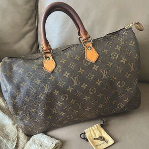 AUTHENTIC AA2018 Louis Vuitton Speedy 40 dust bag, Lock, 2 keys and Box